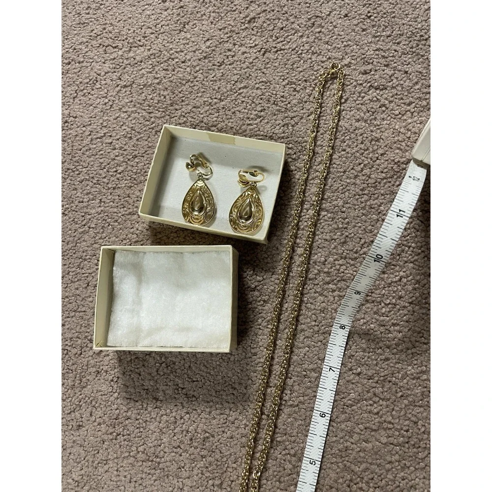 VTG‎ Gold Tone Filigree Necklace 2.5